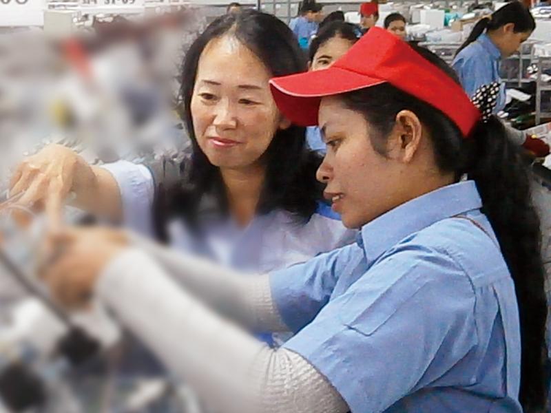 监督当地雇员在柬埔寨