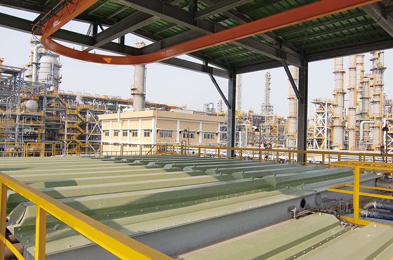 中油公司水处理设施覆盖着一个很大的屋顶,根据该POREFLON™模块被采纳。