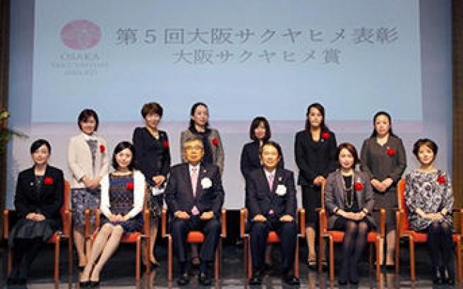 在颁奖仪式上